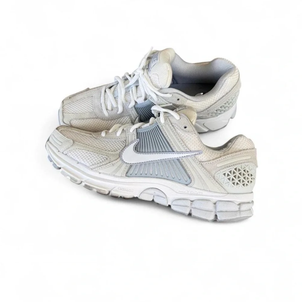 Women’s Nike Zoom Vomero 5 White and Gray Y2K Era Shoes Size 10 Men’s 8.5 - Picture 2 of 7